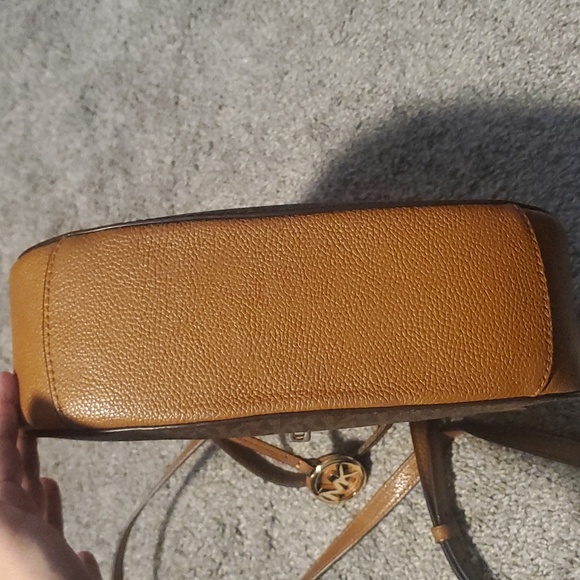 Michael Kors Purse Crossbody *free shipping* - Picture 12 of 12